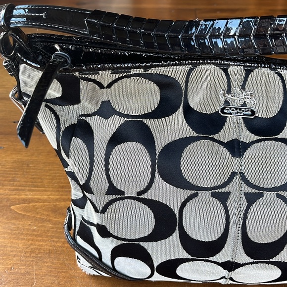 Coach Chelsea 18903 Shoulder Bag - Picture 2 of 16